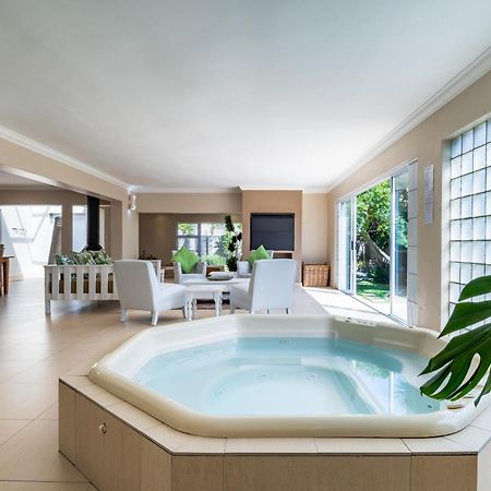 Gem With Indoor Jacuzzi, Self Check-In Cape Town Exterior photo