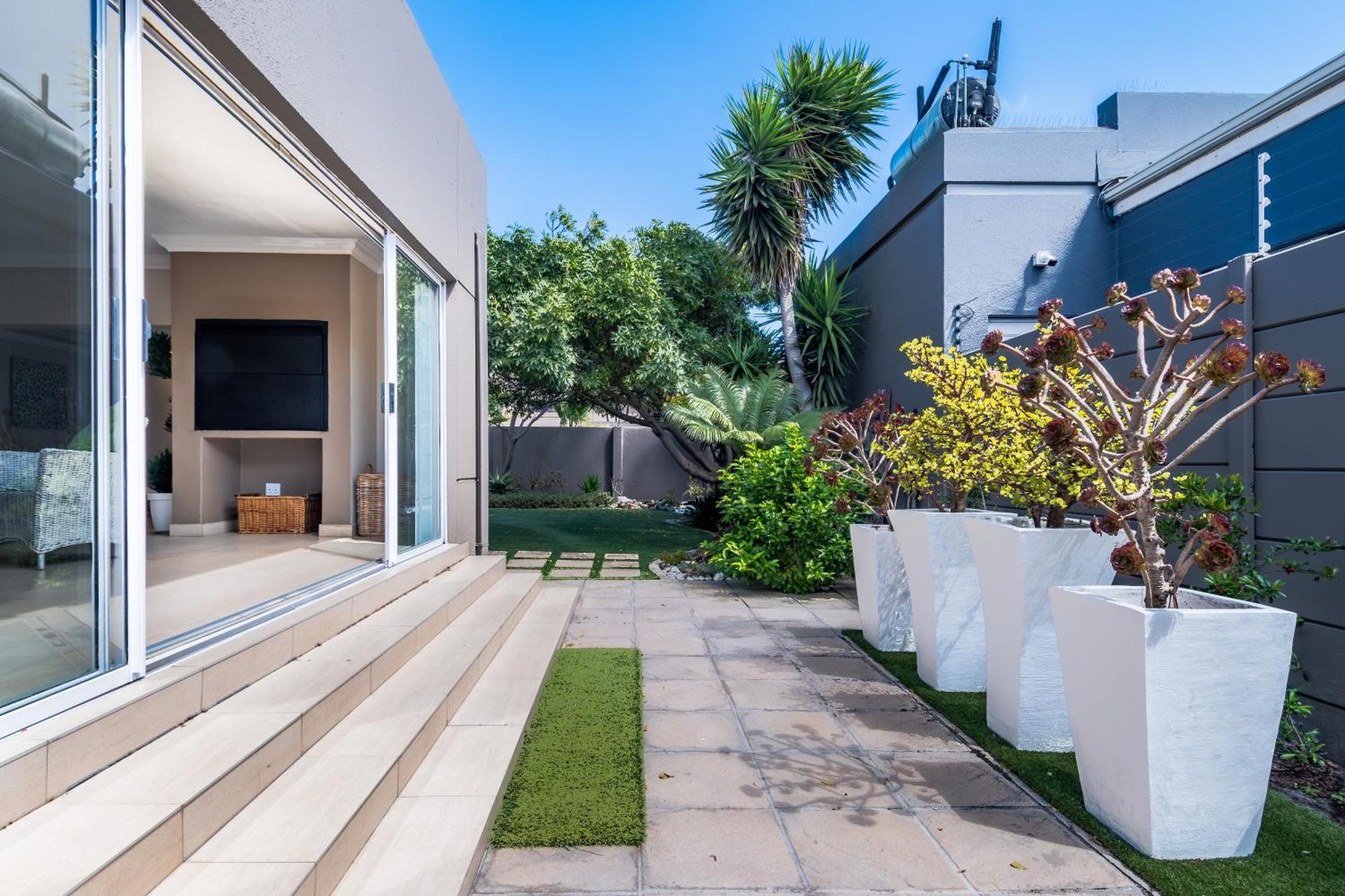 Gem With Indoor Jacuzzi, Self Check-In Cape Town Exterior photo